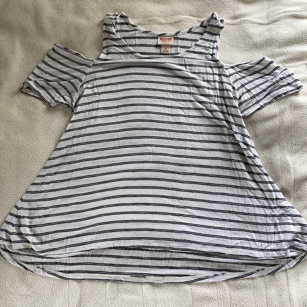 Striped tee with short sleeve, but shoulder is showing. Nice and lightweight.